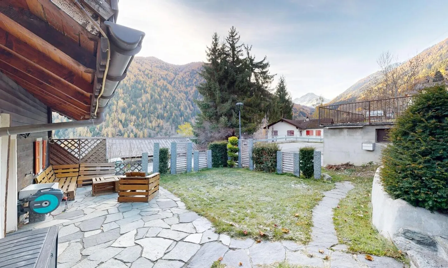 Exclusif: Chalet sur trois niveaux avec jardin - Photo 5 sur 11