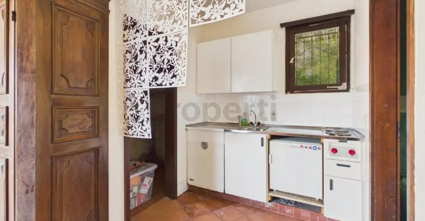 Arogno: character house with lake view, garden and great potential - Photo 8 of 13