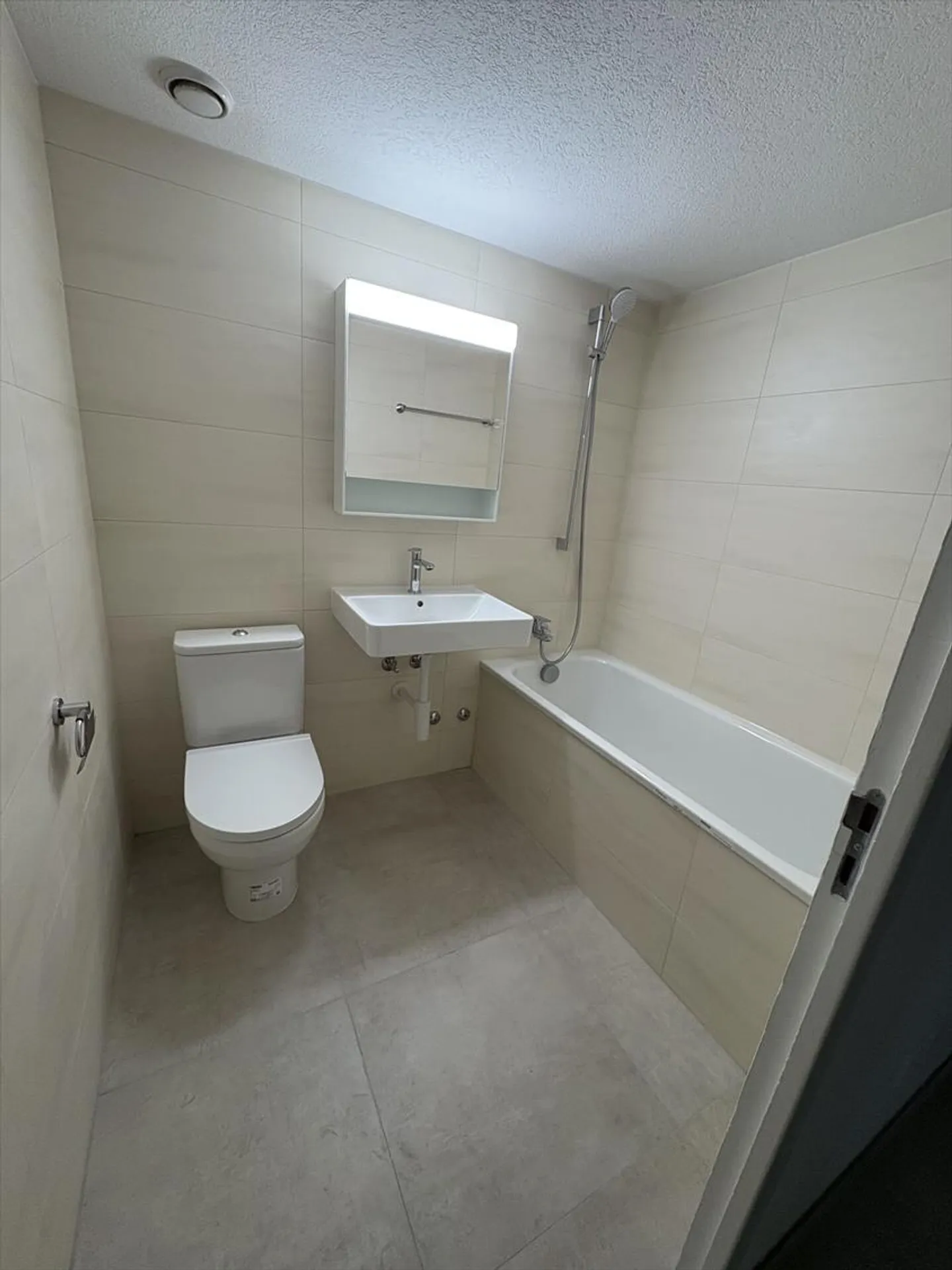 Appartement de 3.5 pièces au 3ème étage entièrement rénové - Photo 7 sur 8