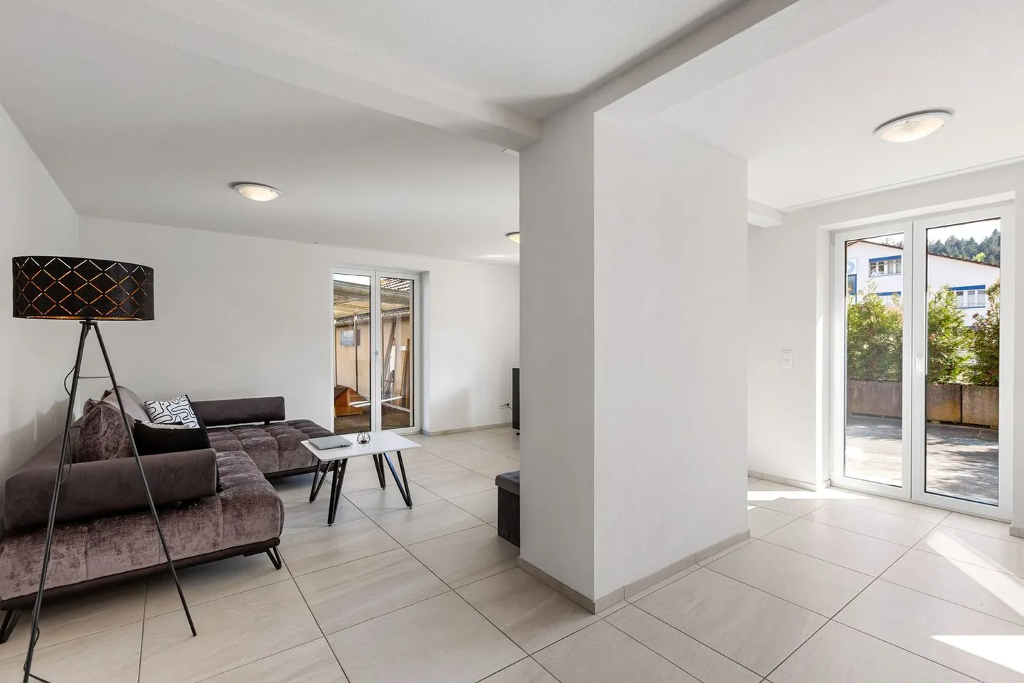 Residential and commercial building in 8637 Laupen ZH - Photo 5 of 8