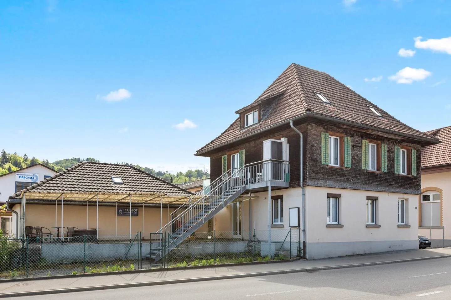 Residential and commercial building in 8637 Laupen ZH - Photo 1 of 8