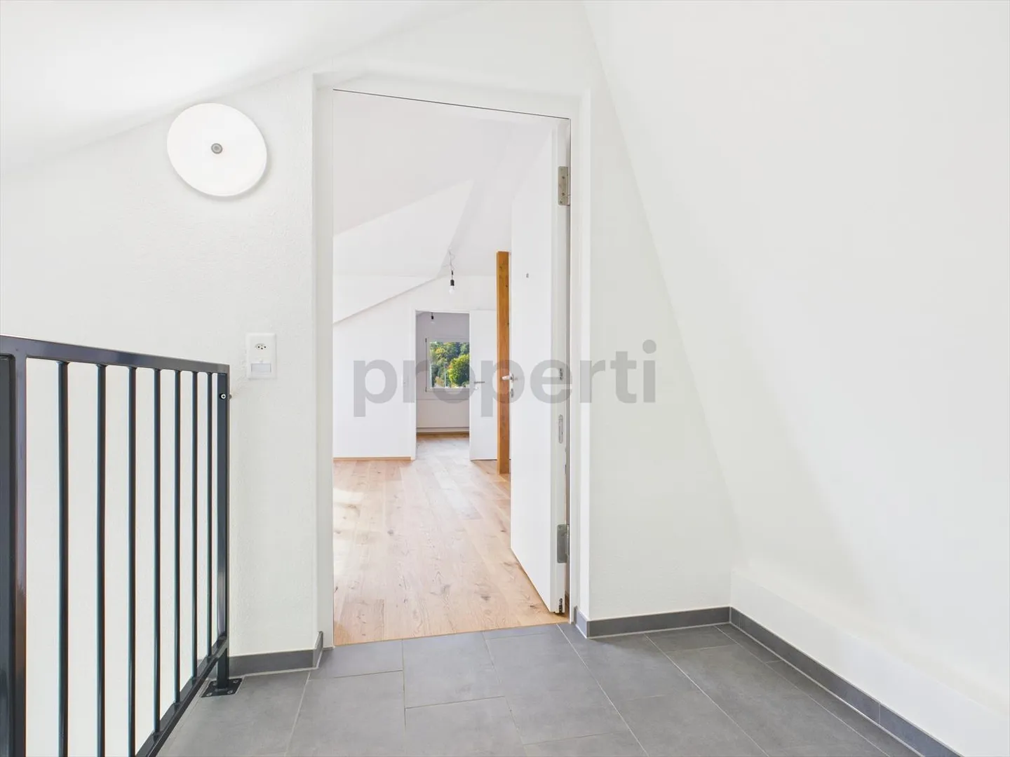 Top Floor 2.5 Rooms - Photo 9 of 13