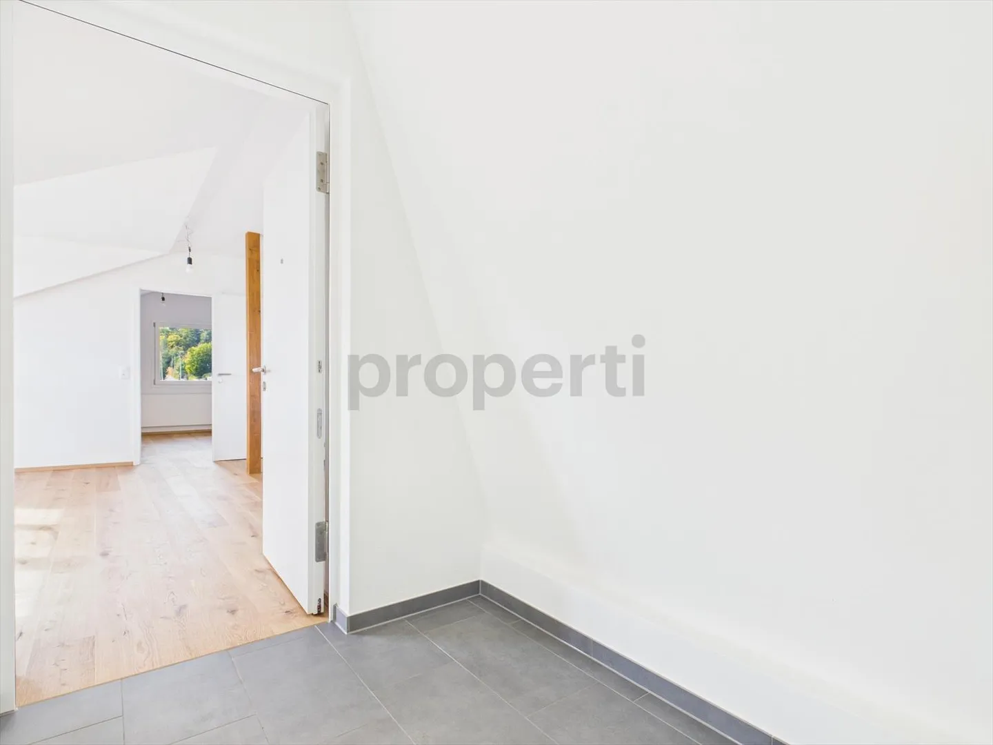 Top Floor 2.5 Rooms - Photo 7 of 13