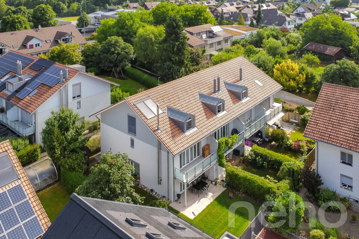 Casa a schiera con molto spazio in un quartiere adatto alle famiglie - Foto 3 di 12