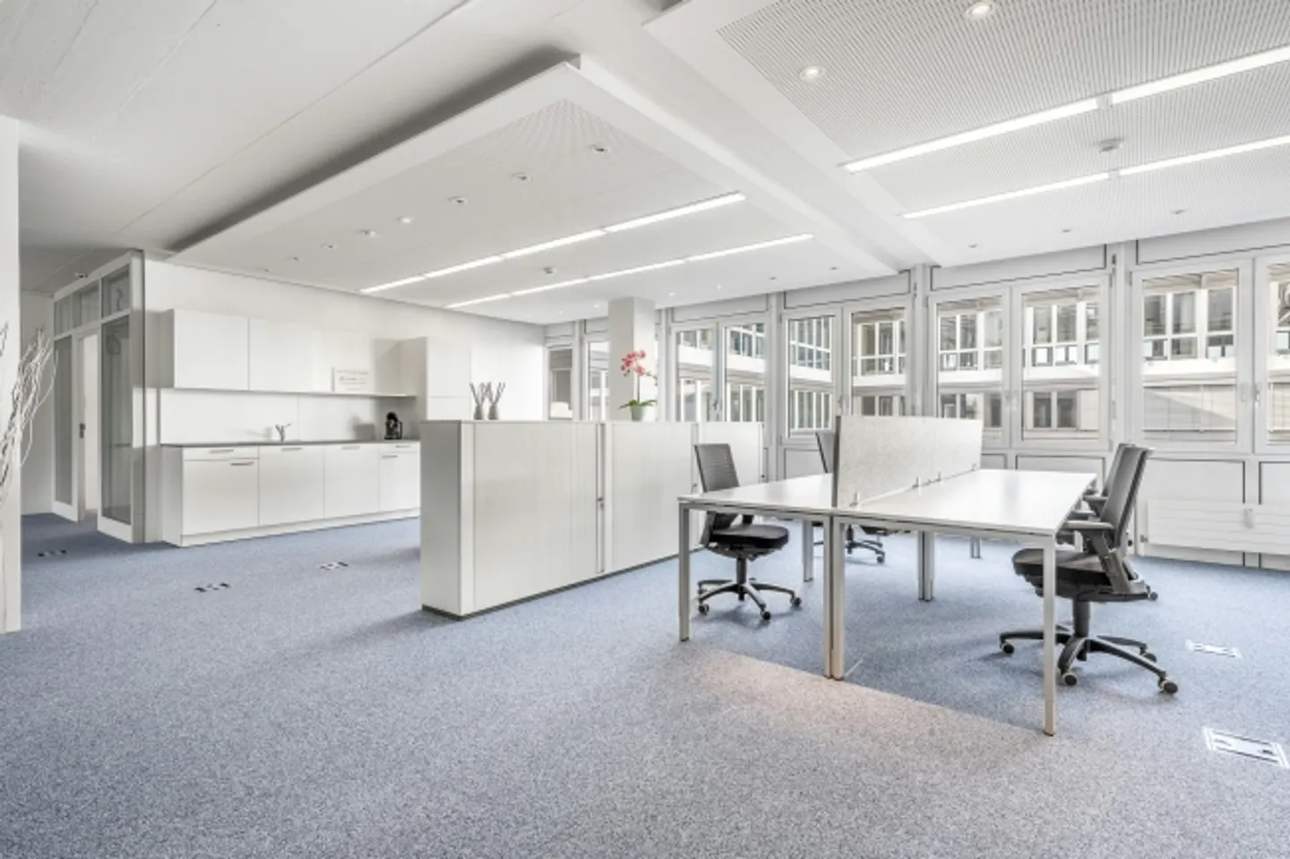 Fully developed and ready-to-move-in office space with meeting rooms - Photo 2 of 9