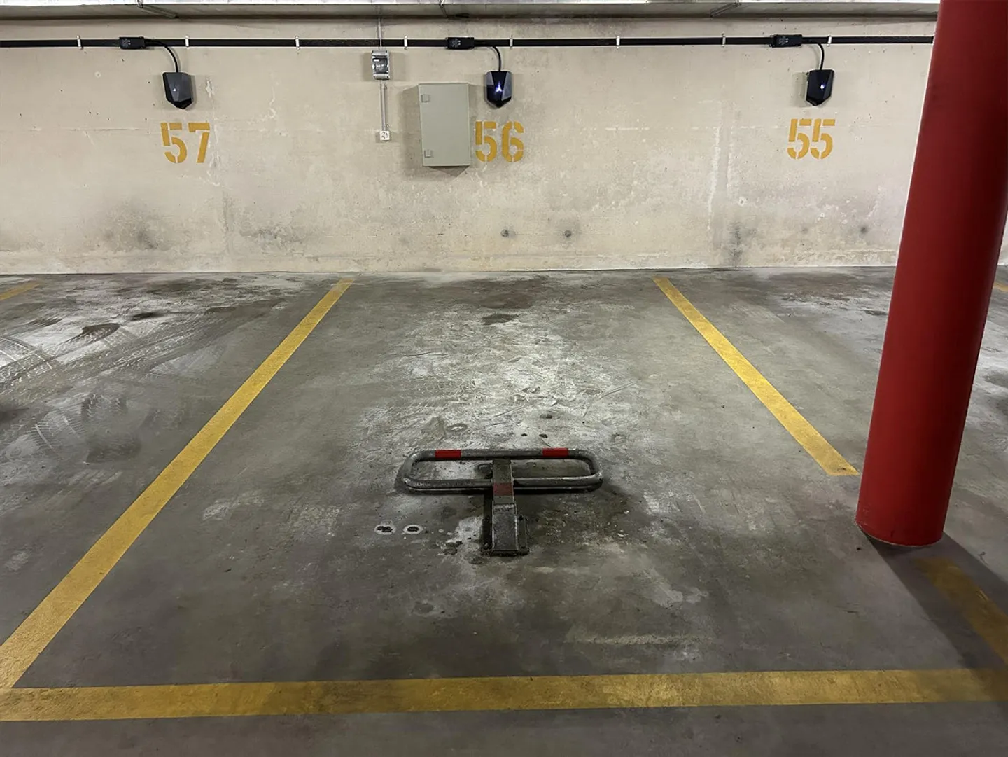 Underground parking space for your electric car in Uster for rent - Photo 1 of 1