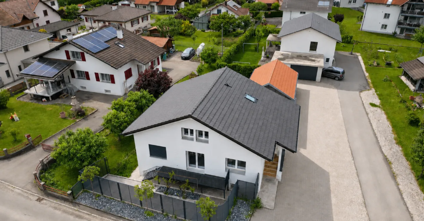 Geräumiges Familienhaus mit Werkstatt - Foto 3 von 12