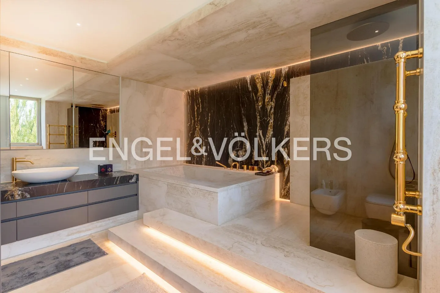 High-Quality Penthouse by the Lake with Rooftop Terrace - Photo 9 of 13