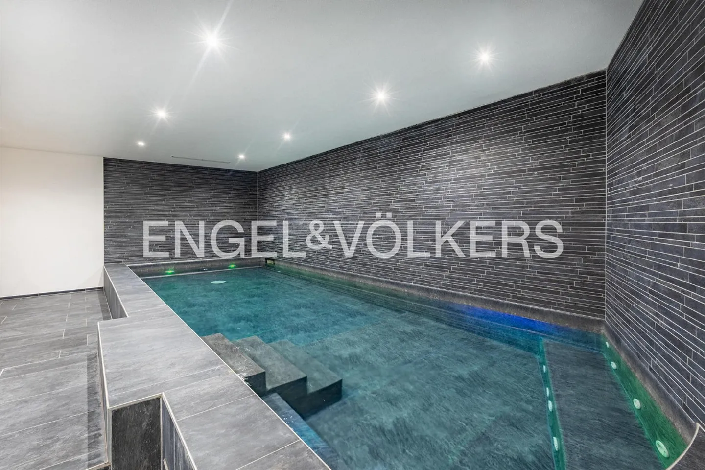 High-Quality Penthouse by the Lake with Rooftop Terrace - Photo 13 of 13