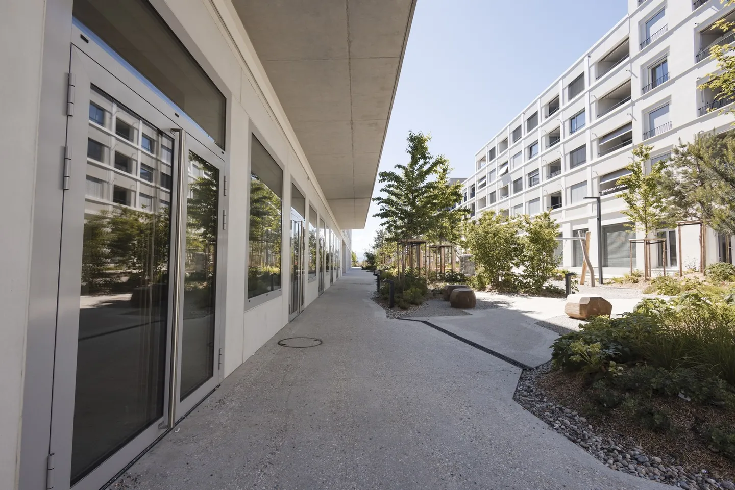 Spazio commerciale con vetrina - Foto 7 di 9