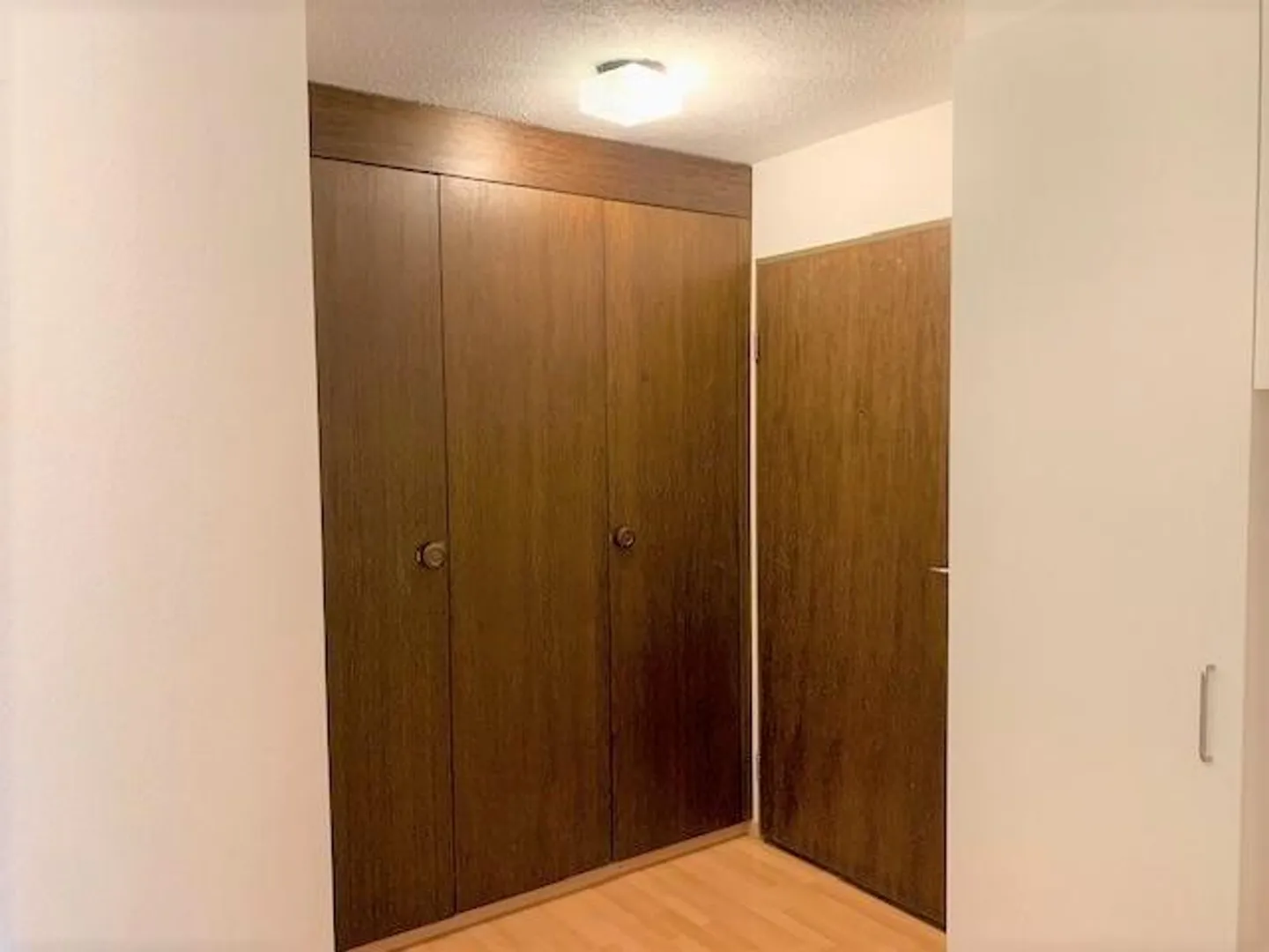 Appartement spacieux au rez-de-chaussée - Photo 2 sur 7