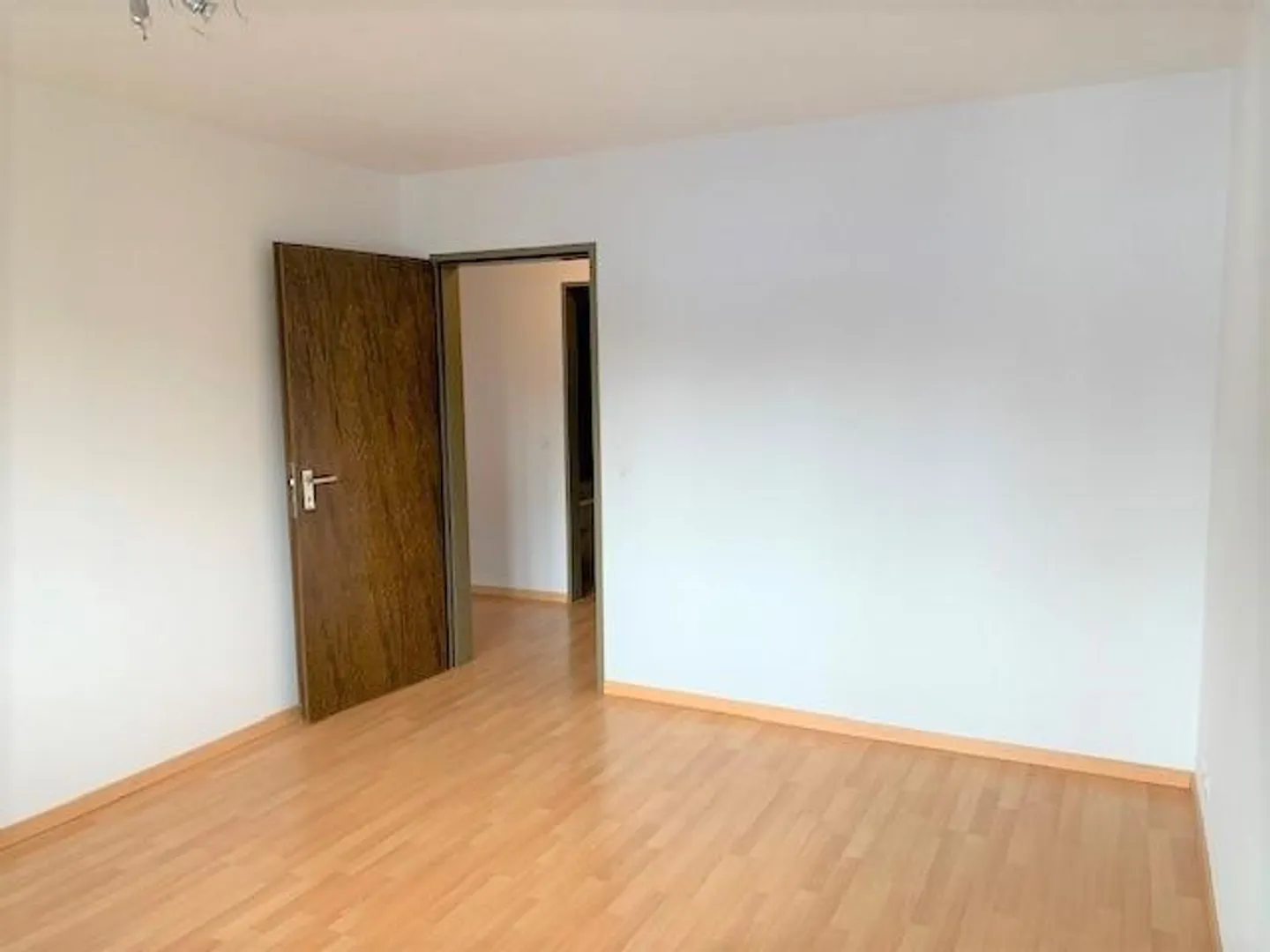 Appartement spacieux au rez-de-chaussée - Photo 4 sur 7