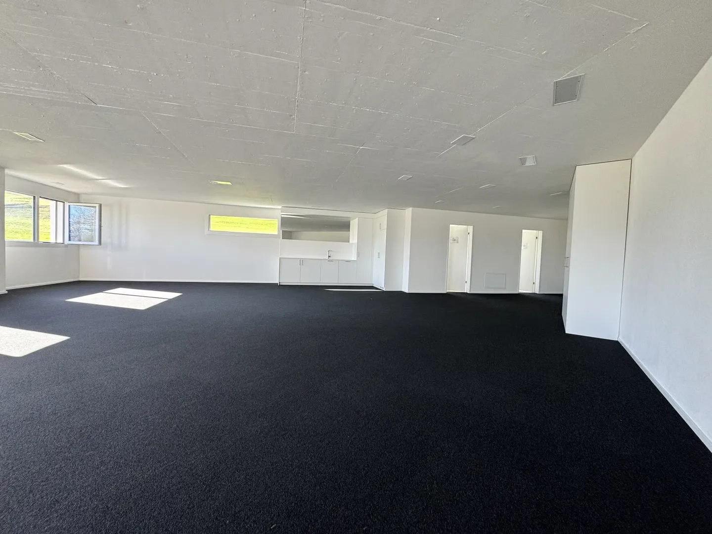 Space for Success – 125 m² Business Area in Pfäffikon SZ - Photo 5 of 5