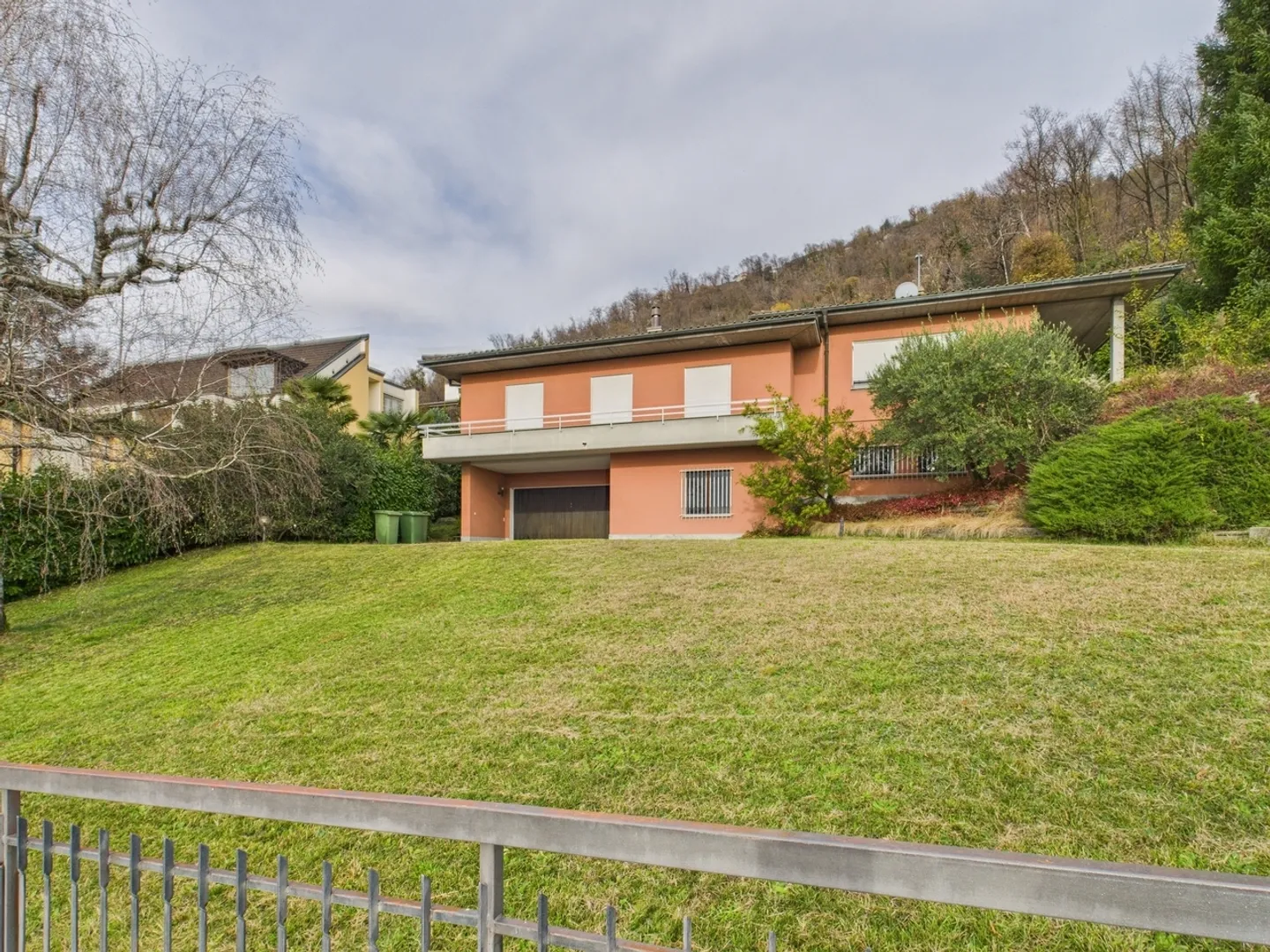 Villa spacieuse de 7,5 pièces avec grand jardin à Vacallo - Photo 1 sur 13