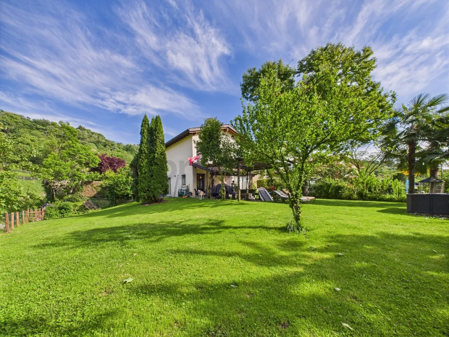 Ruhe und Natur: wunderschönes Haus mit großem Garten - Foto 1 von 13
