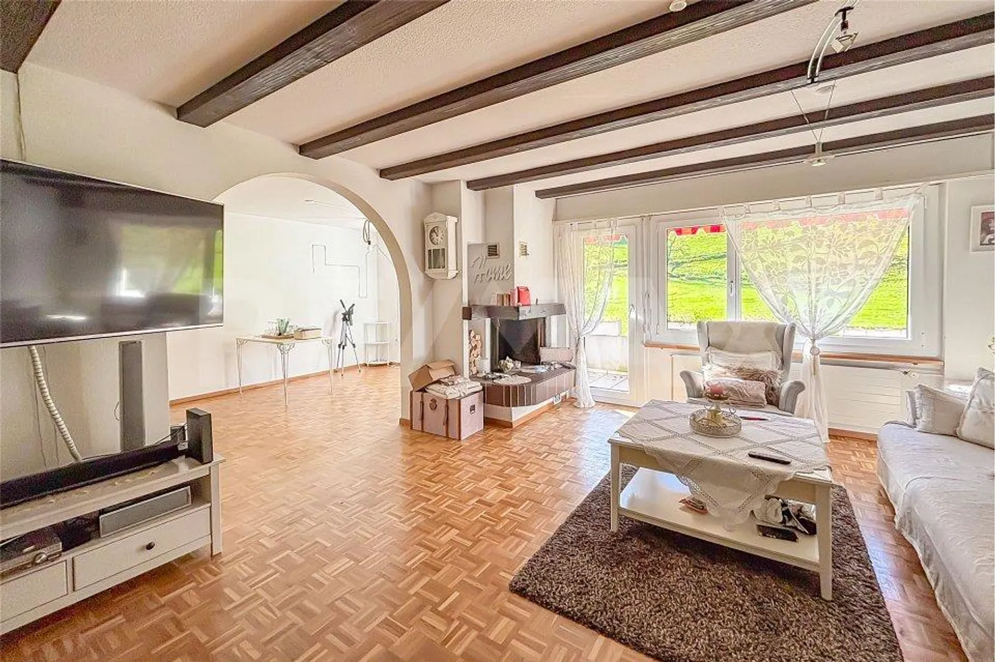 Centrally Located 5.5-Room Apartment with Large Terrace and ... - Photo 1 of 13