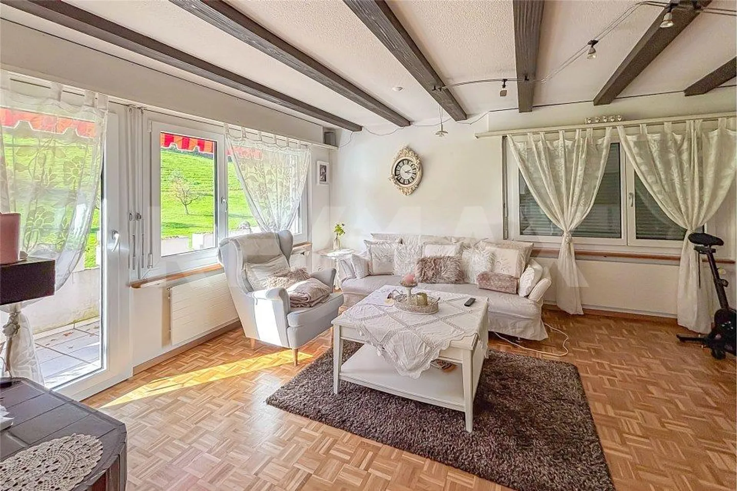 Centrally Located 5.5-Room Apartment with Large Terrace and ... - Photo 3 of 13