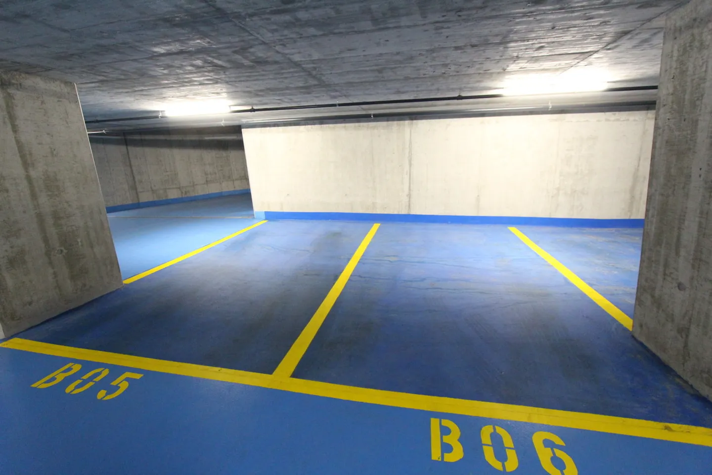 PLACES DE PARC INTÉRIEURES À LOUER - Photo 3 sur 4