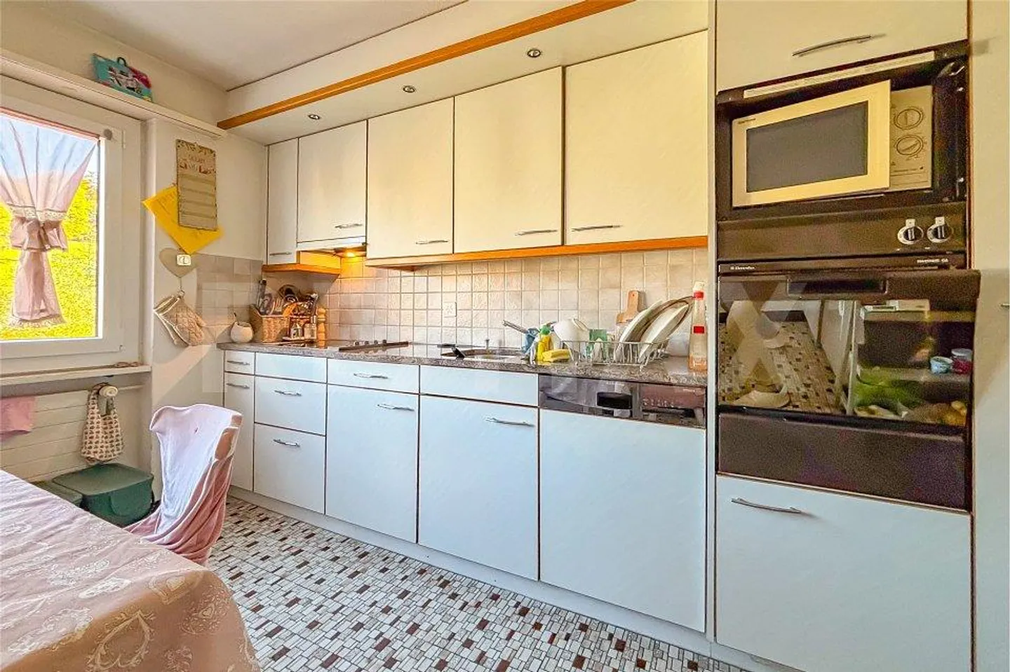 Centrally Located 5.5-Room Apartment with Large Terrace and ... - Photo 5 of 13