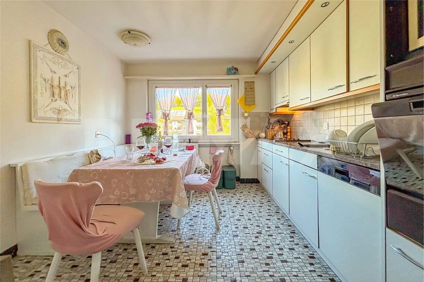 Centrally Located 5.5-Room Apartment with Large Terrace and ... - Photo 6 of 13