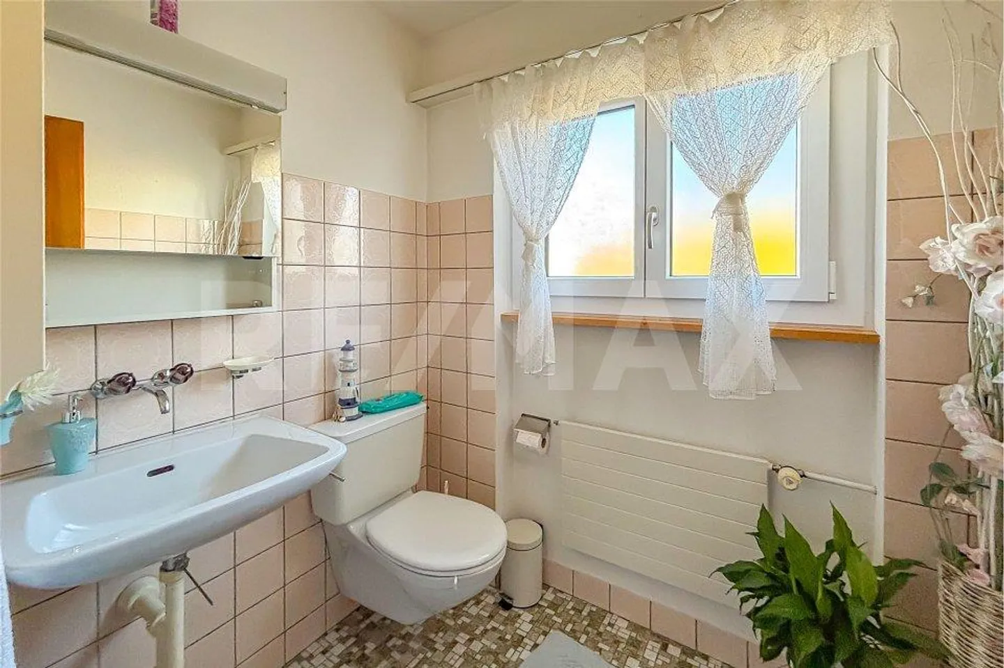 Centrally Located 5.5-Room Apartment with Large Terrace and ... - Photo 11 of 13