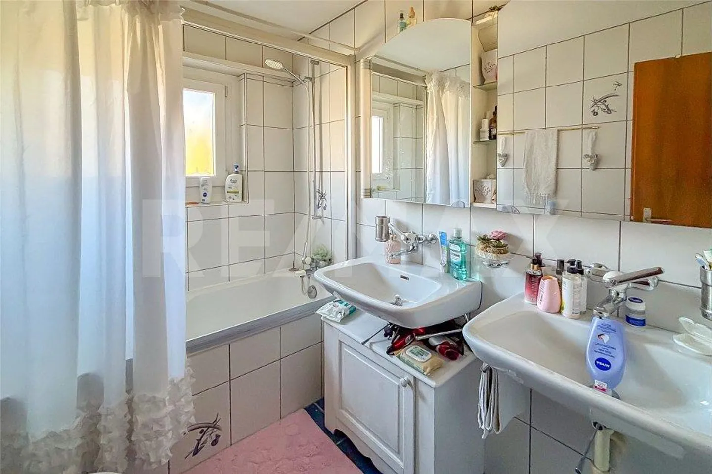 Centrally Located 5.5-Room Apartment with Large Terrace and ... - Photo 12 of 13