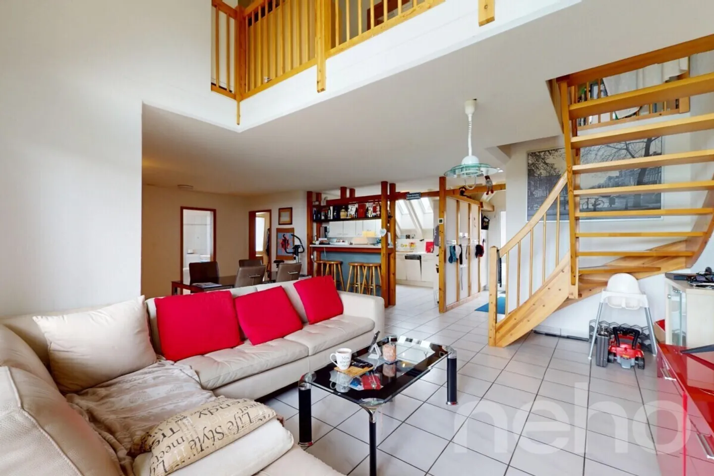 Appartement en duplex avec beaucoup d'espace et vue sur la verdure - Photo 3 sur 12