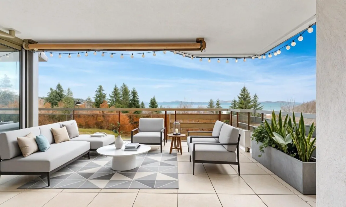 Apartment with a panorama of the lake and the Alps, close to the center - Photo 2 of 11