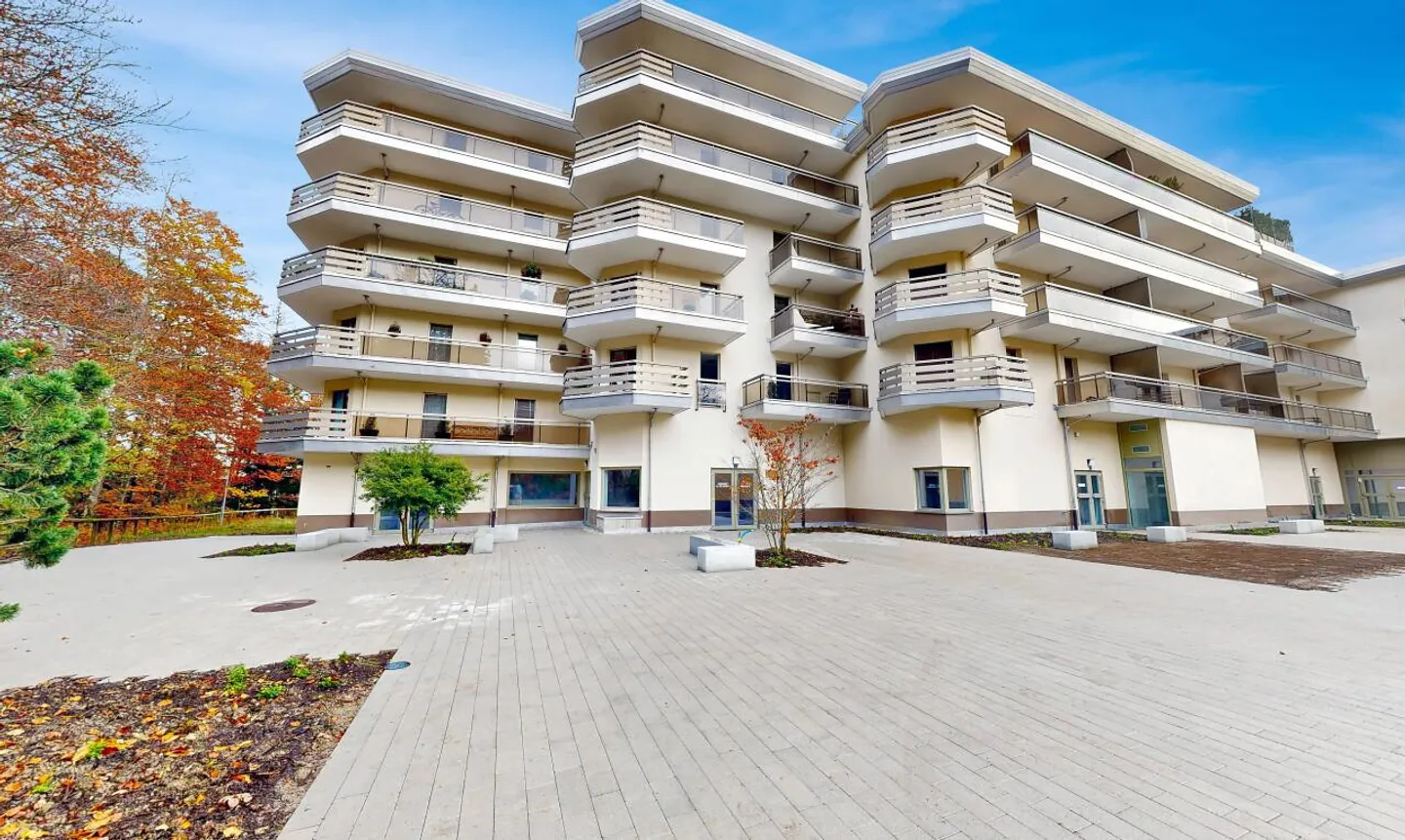 Apartment with a panorama of the lake and the Alps, close to the center - Photo 3 of 11