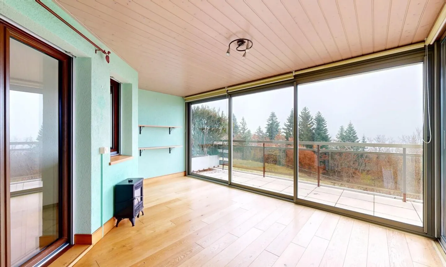 Apartment with a panorama of the lake and the Alps, close to the center - Photo 5 of 11