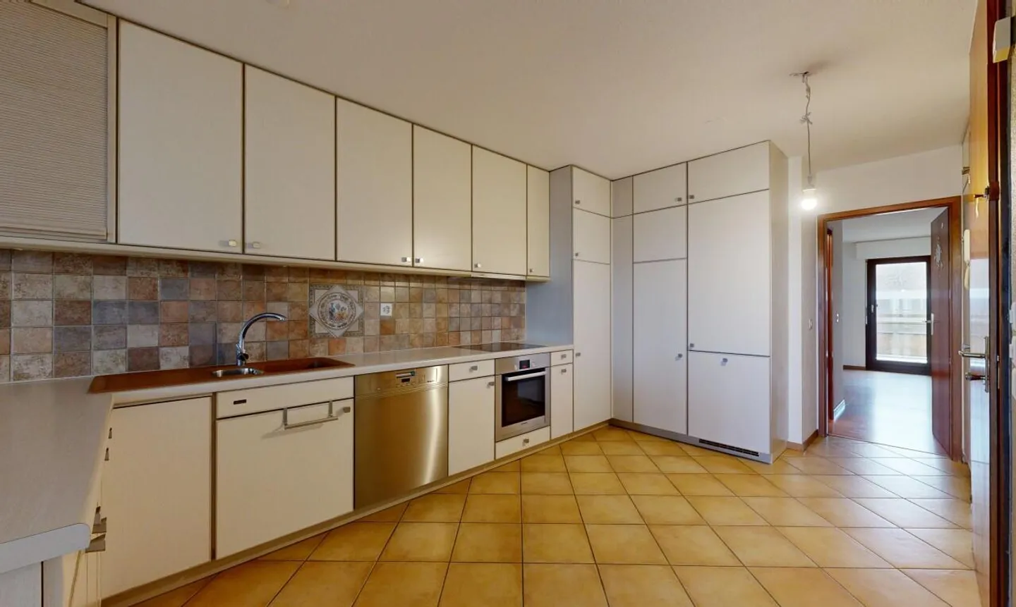 Apartment with a panorama of the lake and the Alps, close to the center - Photo 7 of 11