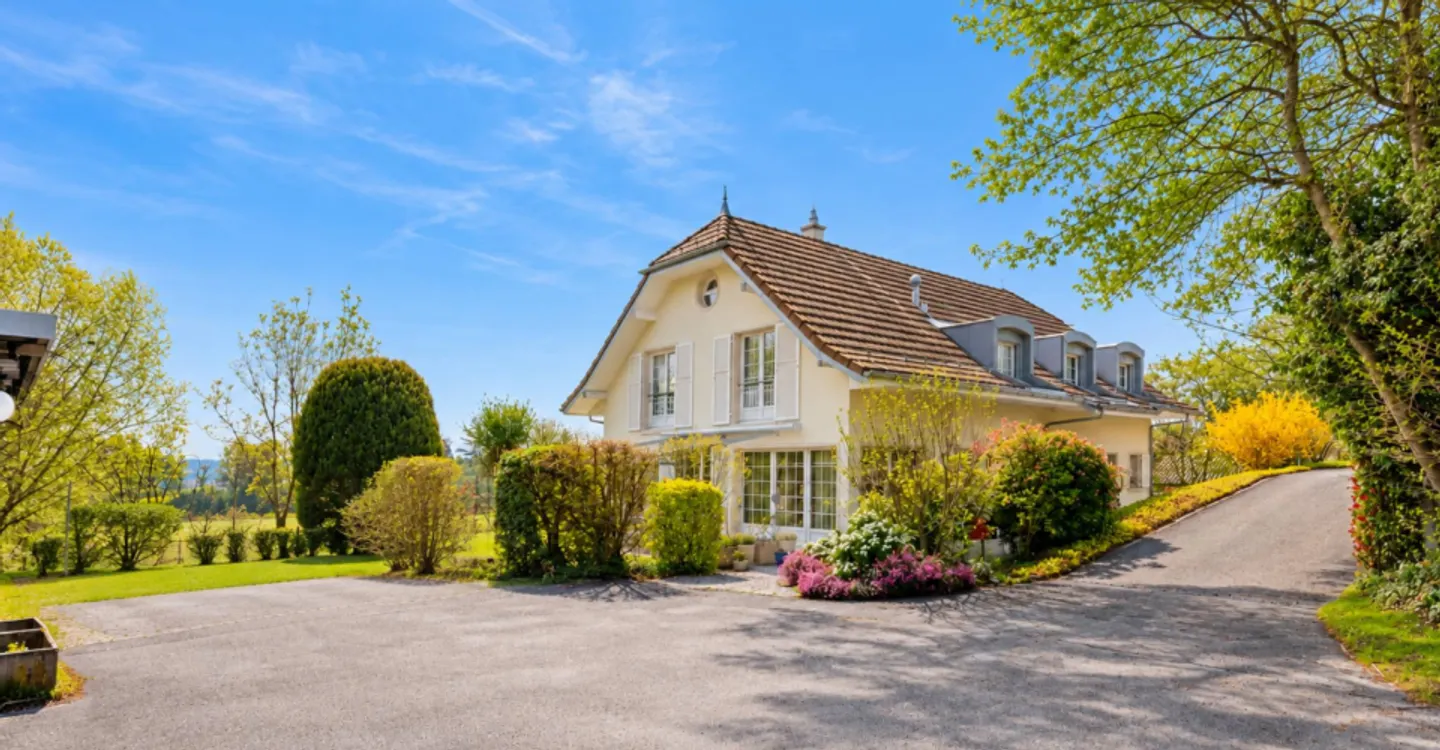 EXKLUSIVITÄT - Magnifikan Einfamilienhaus im Waadtländer Stil - Foto 1 von 11