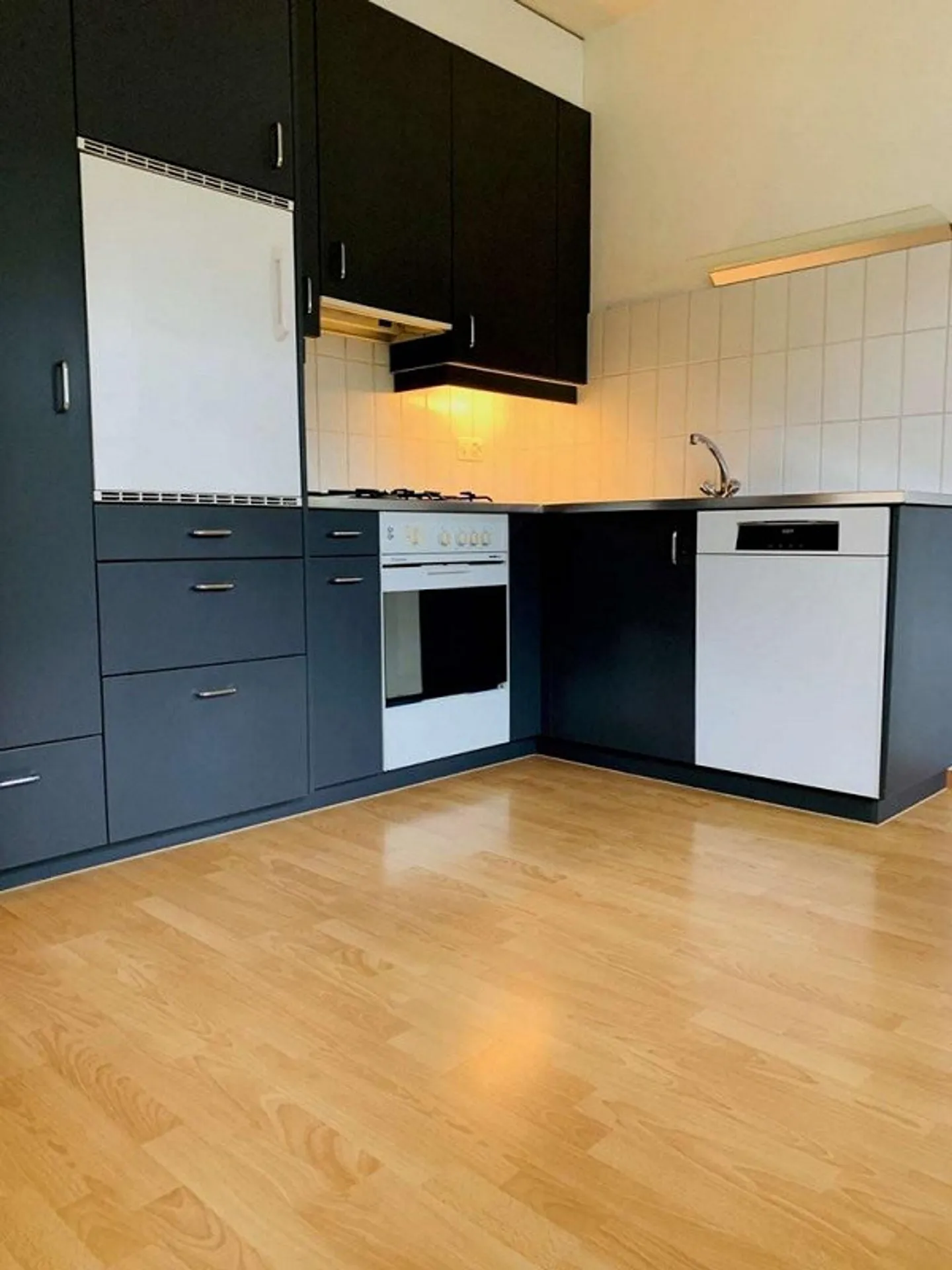 appartement lumineux de 2,5 pièces en ville - Photo 3 sur 8