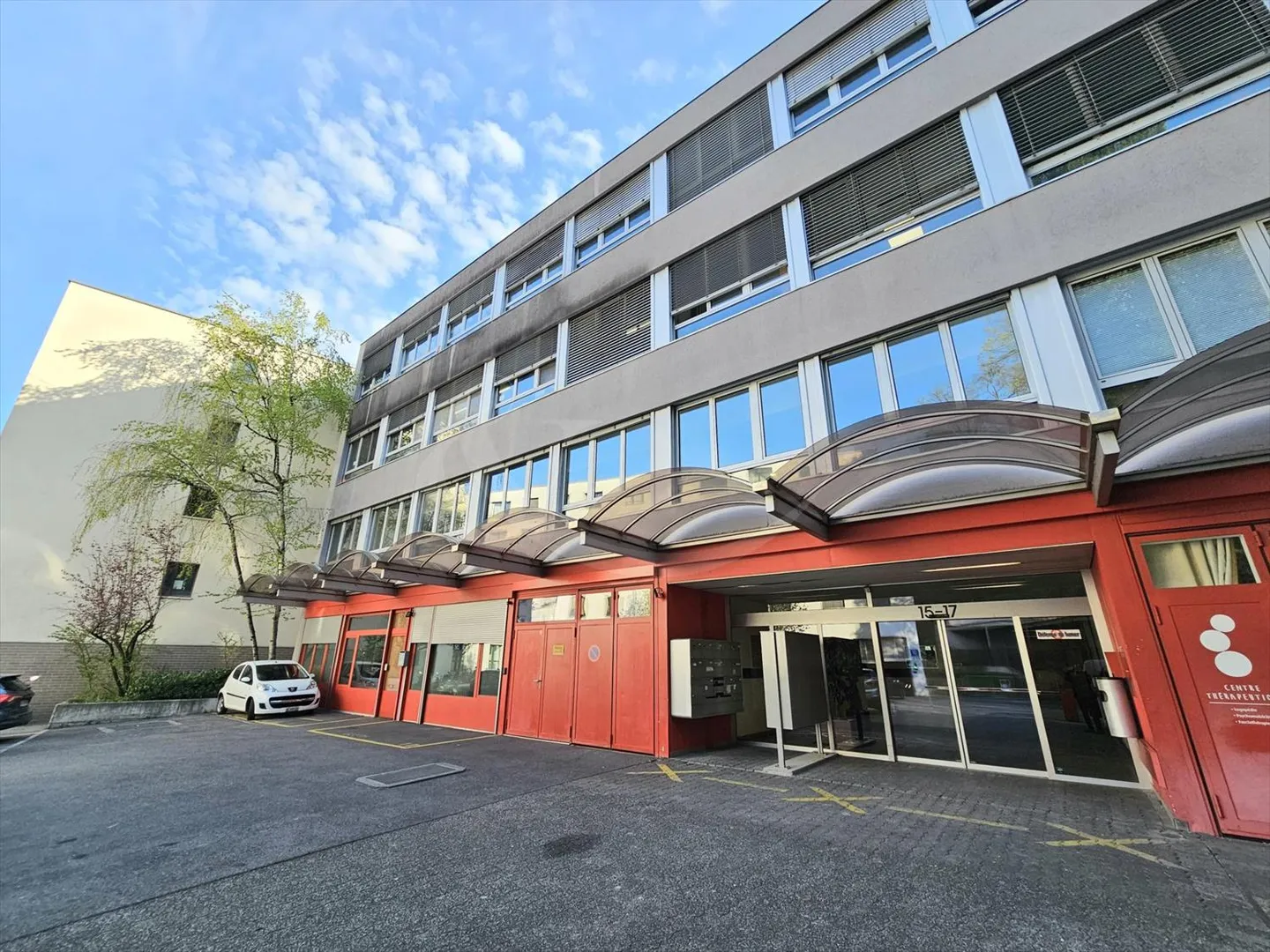 Unique investment opportunity in the heart of Carouge - Photo 1 of 10