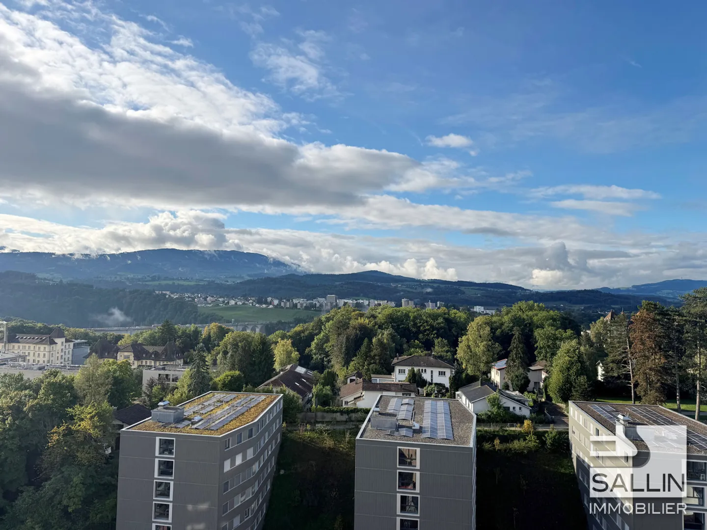 Loft al 15° piano con terrazza sul tetto e vista panoramica a 360° - Foto 2 di 9