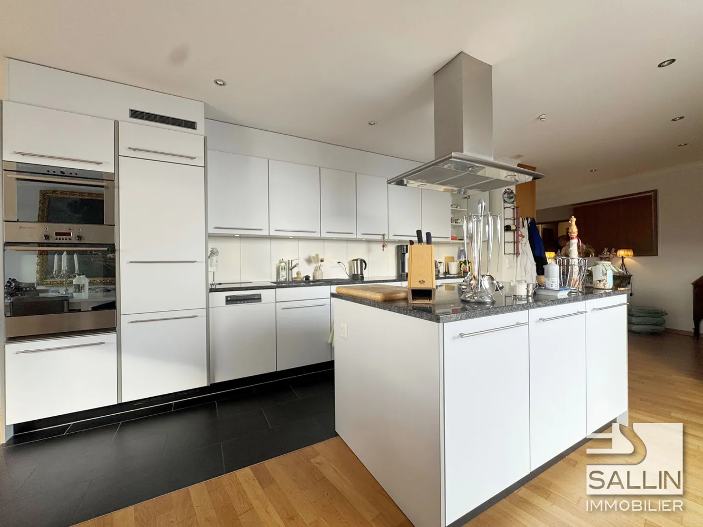 Loft al 15° piano con terrazza sul tetto e vista panoramica a 360° - Foto 3 di 9