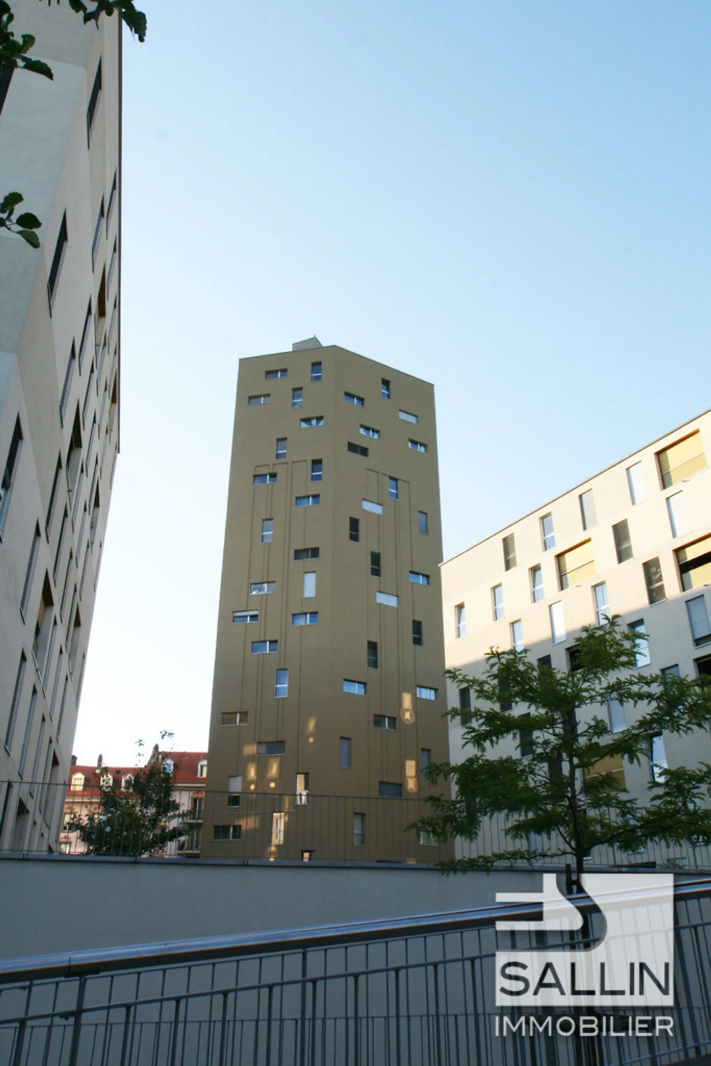 Loft al 15° piano con terrazza sul tetto e vista panoramica a 360° - Foto 1 di 9