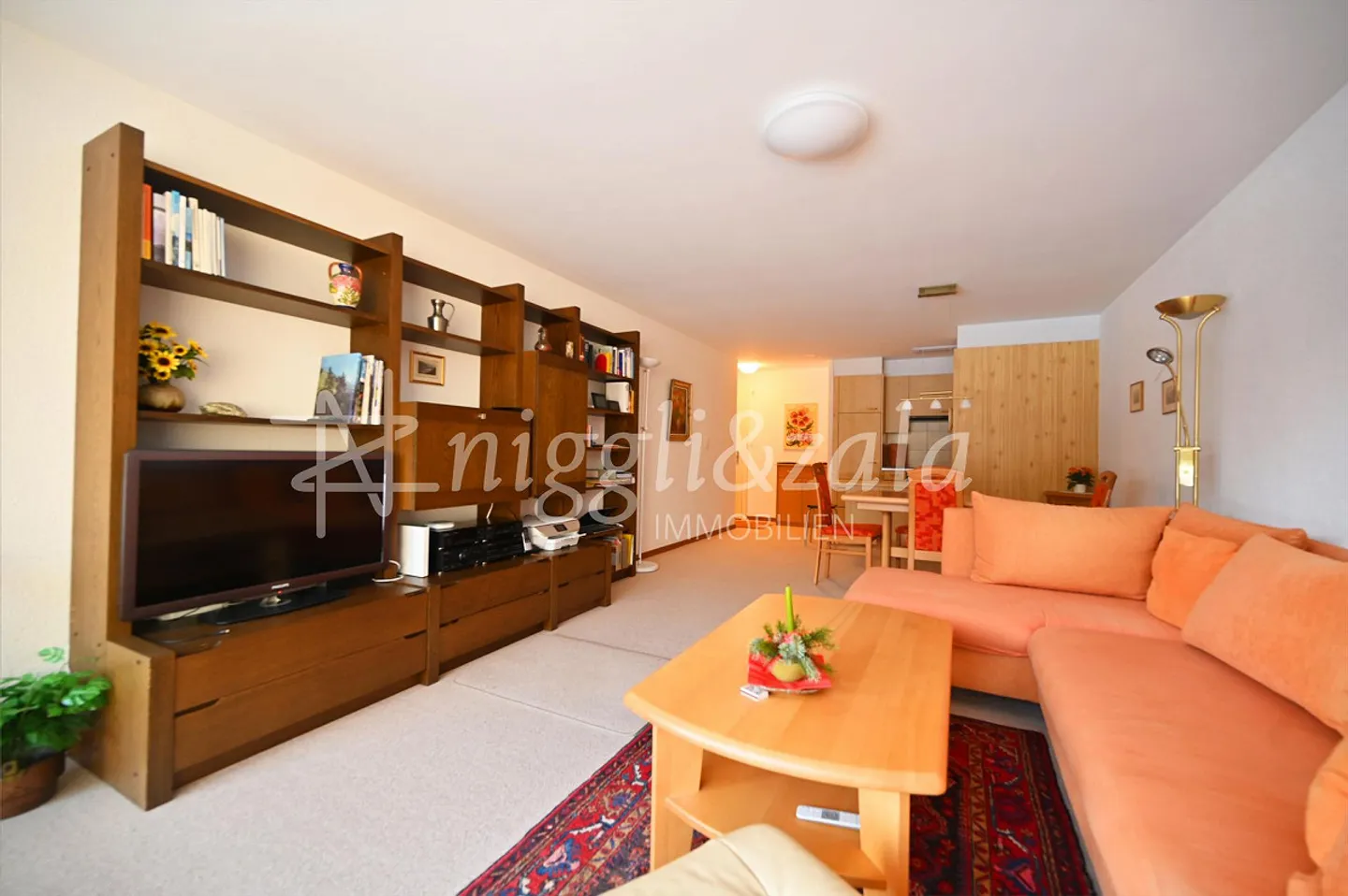 Appartement de 2,5 pièces avec grande terrasse ensoleillée - Photo 3 sur 8