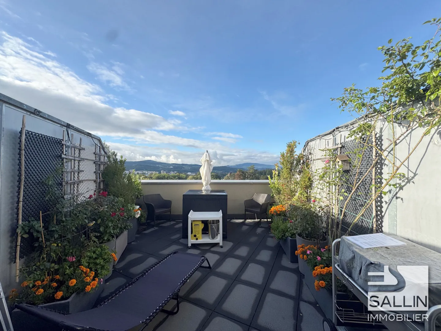 Loft al 15° piano con terrazza sul tetto e vista panoramica a 360° - Foto 8 di 9