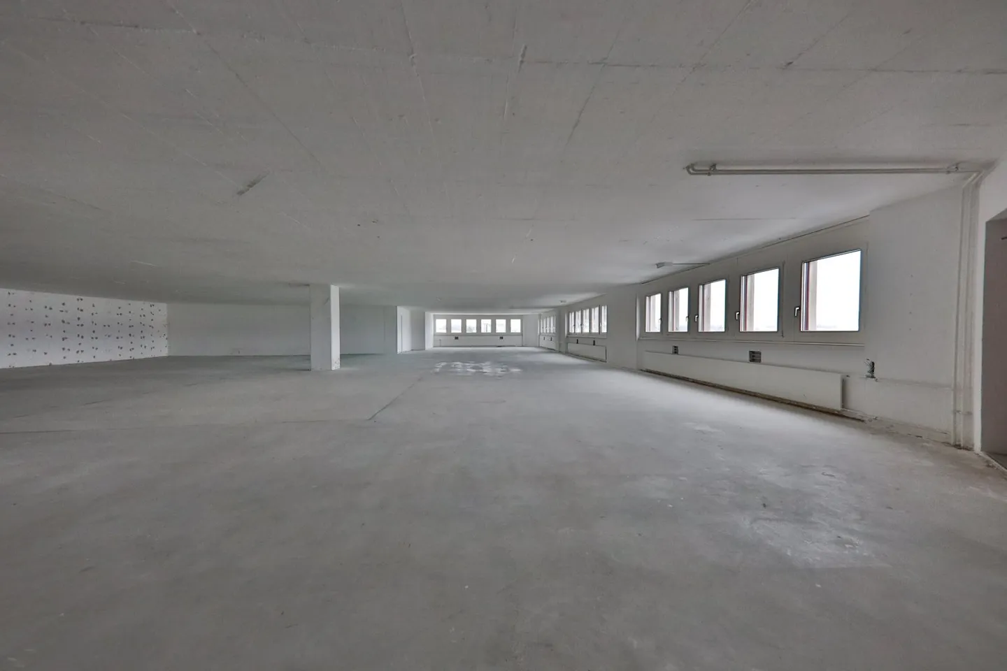 Spazio commerciale a Wangen vicino a Dübendorf - Foto 1 di 8