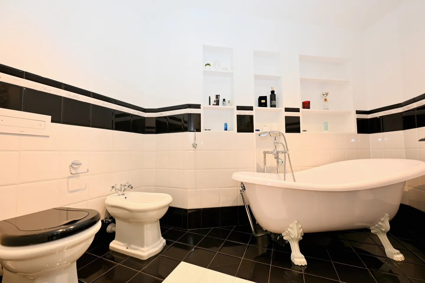 Spacious Luxury Apartment with Garden in the Collina d'Oro Resort - Photo 12 of 25