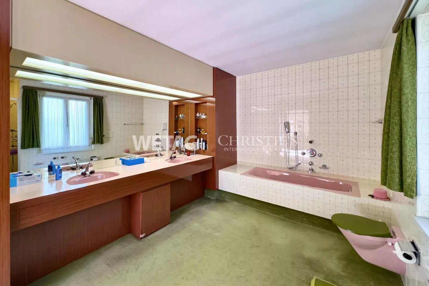 Representative Villa in Lugano-Comano for sale, with outdoor pool ... - Photo 10 of 13