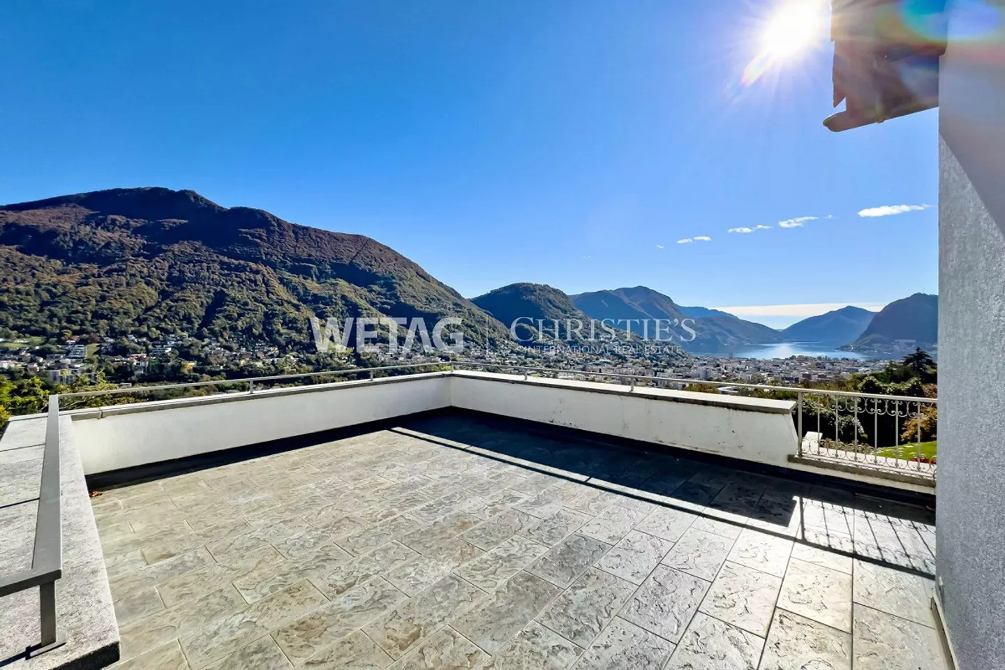Representative Villa in Lugano-Comano for sale, with outdoor pool ... - Photo 13 of 13