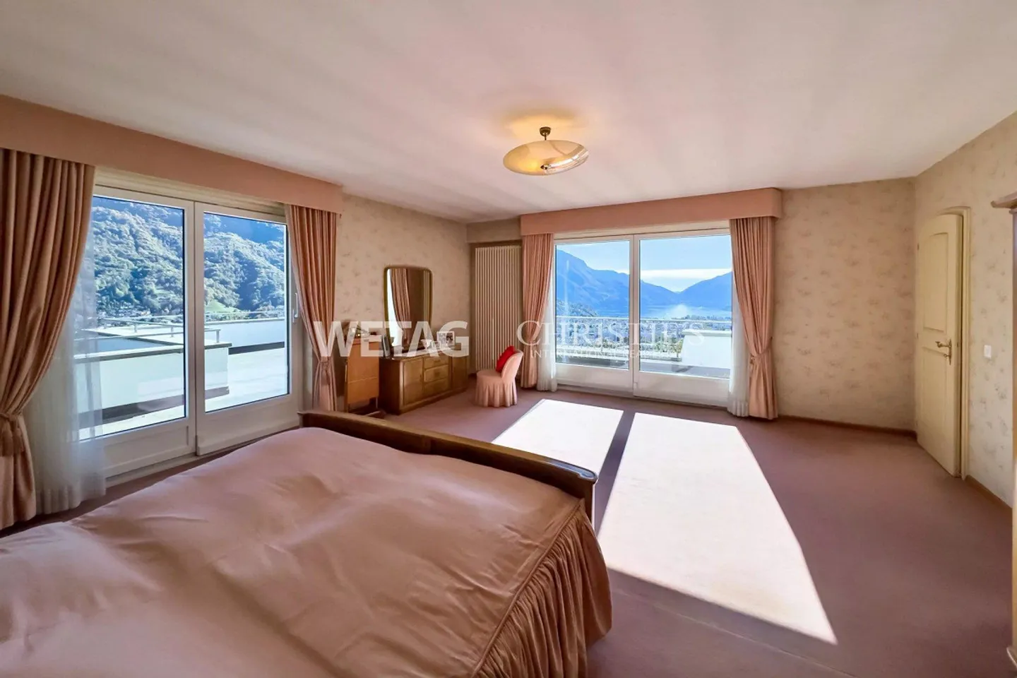 Representative Villa in Lugano-Comano for sale, with outdoor pool ... - Photo 7 of 13
