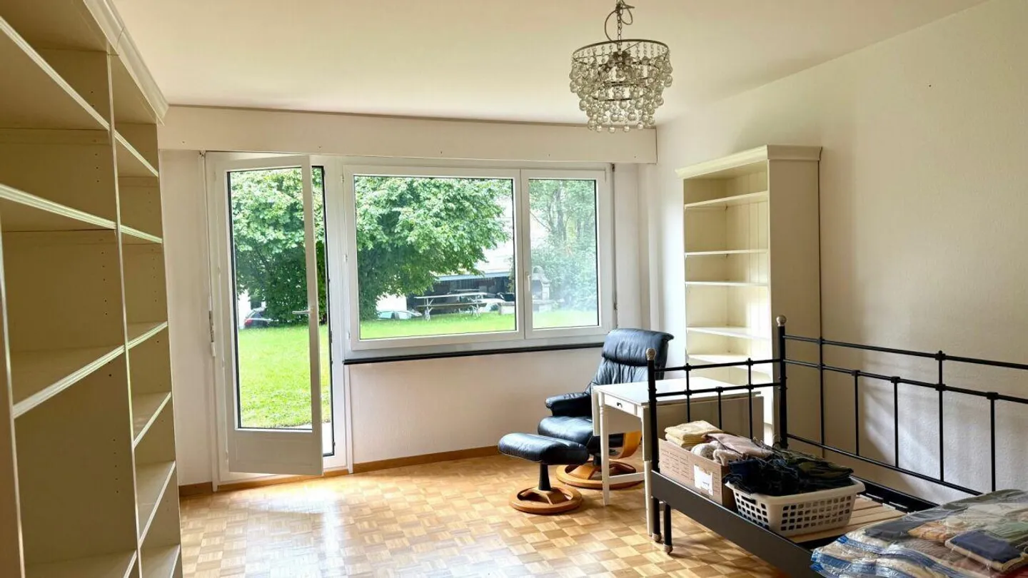 large 1 1/2-room apartment with garden seating area - Photo 4 of 13