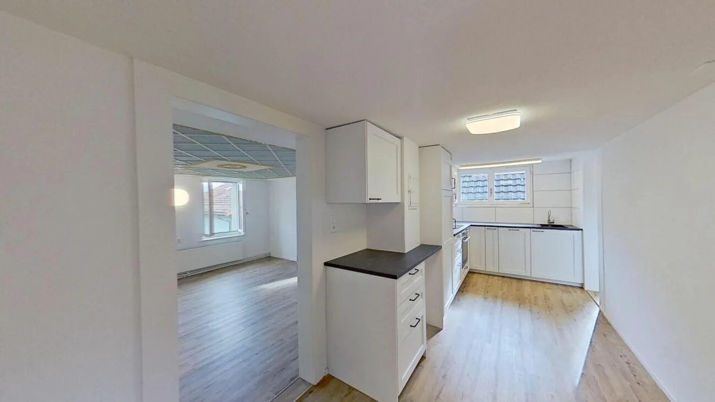 Appartement lumineux fraîchement rénové avec bow-window - Photo 4 sur 10