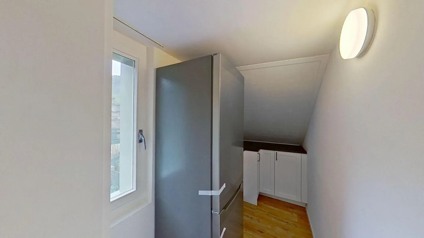 Appartement lumineux fraîchement rénové avec bow-window - Photo 5 sur 10