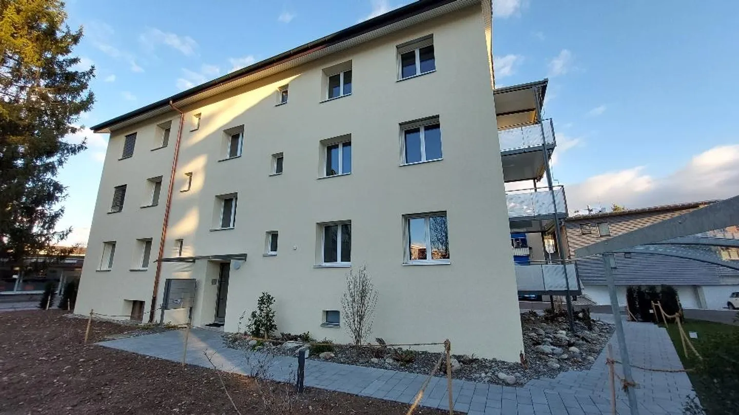 Bellissimo appartamento di 4 stanze, centralmente situato con grande balcone - Foto 1 di 8