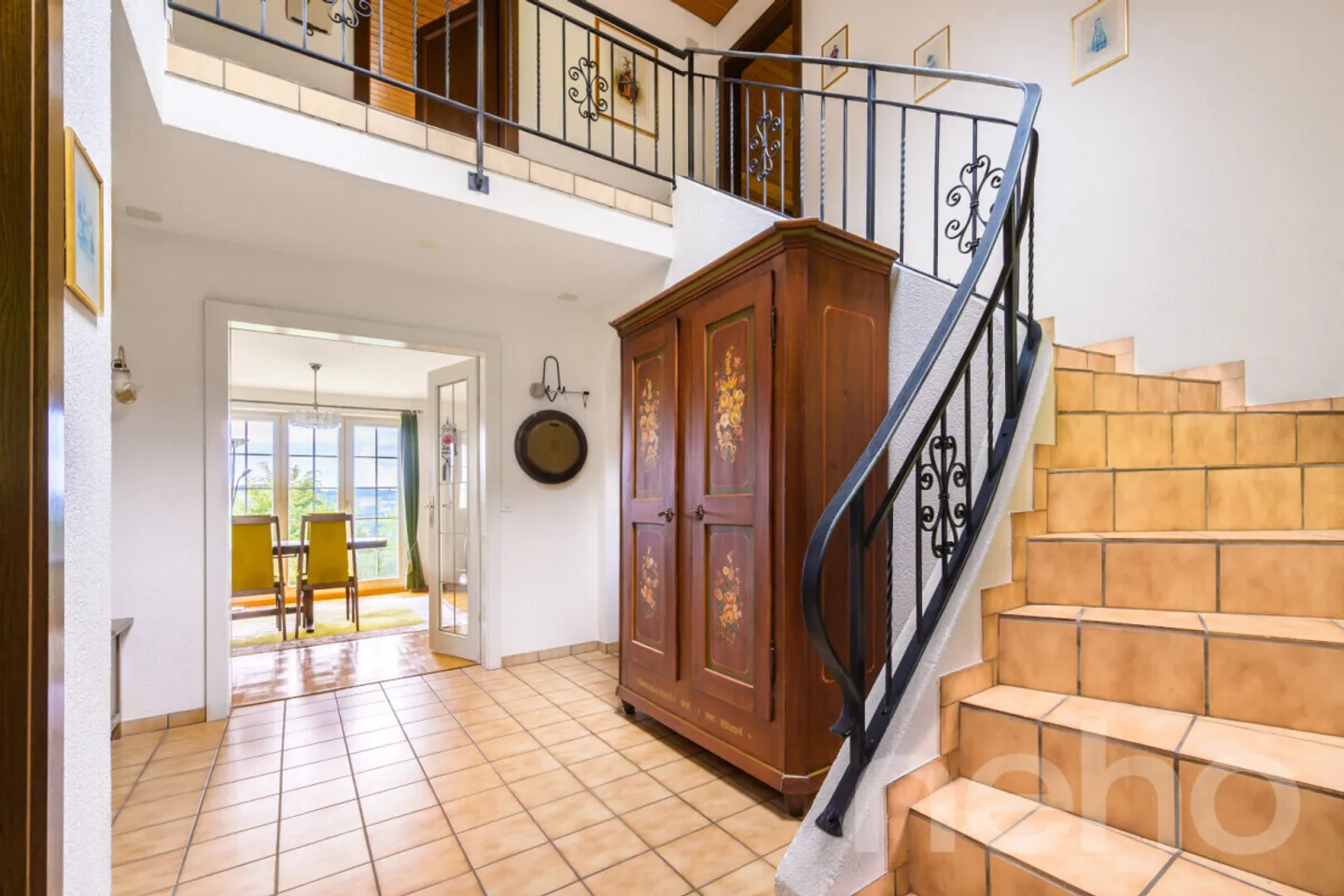 Ampia casa unifamiliare con vista panoramica e giardino da sogno - Foto 5 di 13