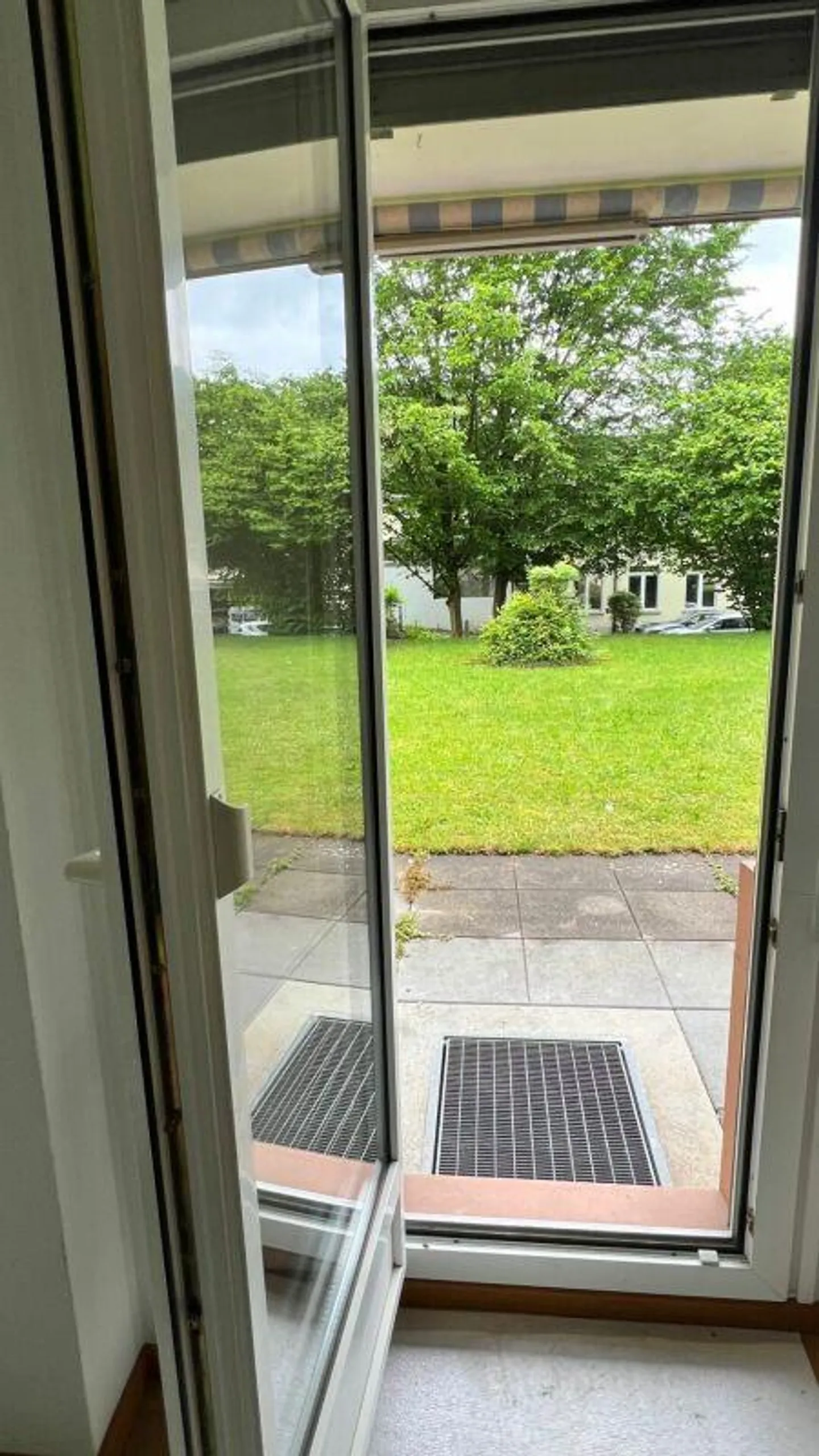 large 1 1/2-room apartment with garden seating area - Photo 9 of 13